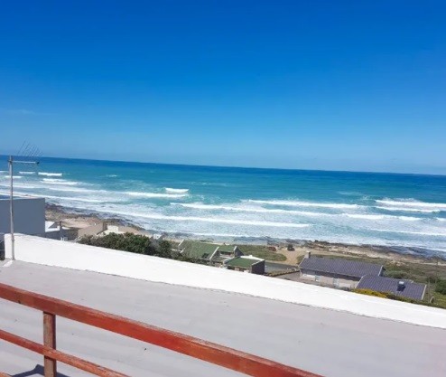 Blue Whale Struisbaai Accommodation